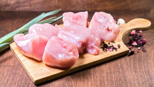 benh-gut-co-an-duoc-thit-ga-khong